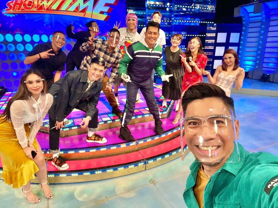 It's Showtime Family with guest Gary Valenciano.