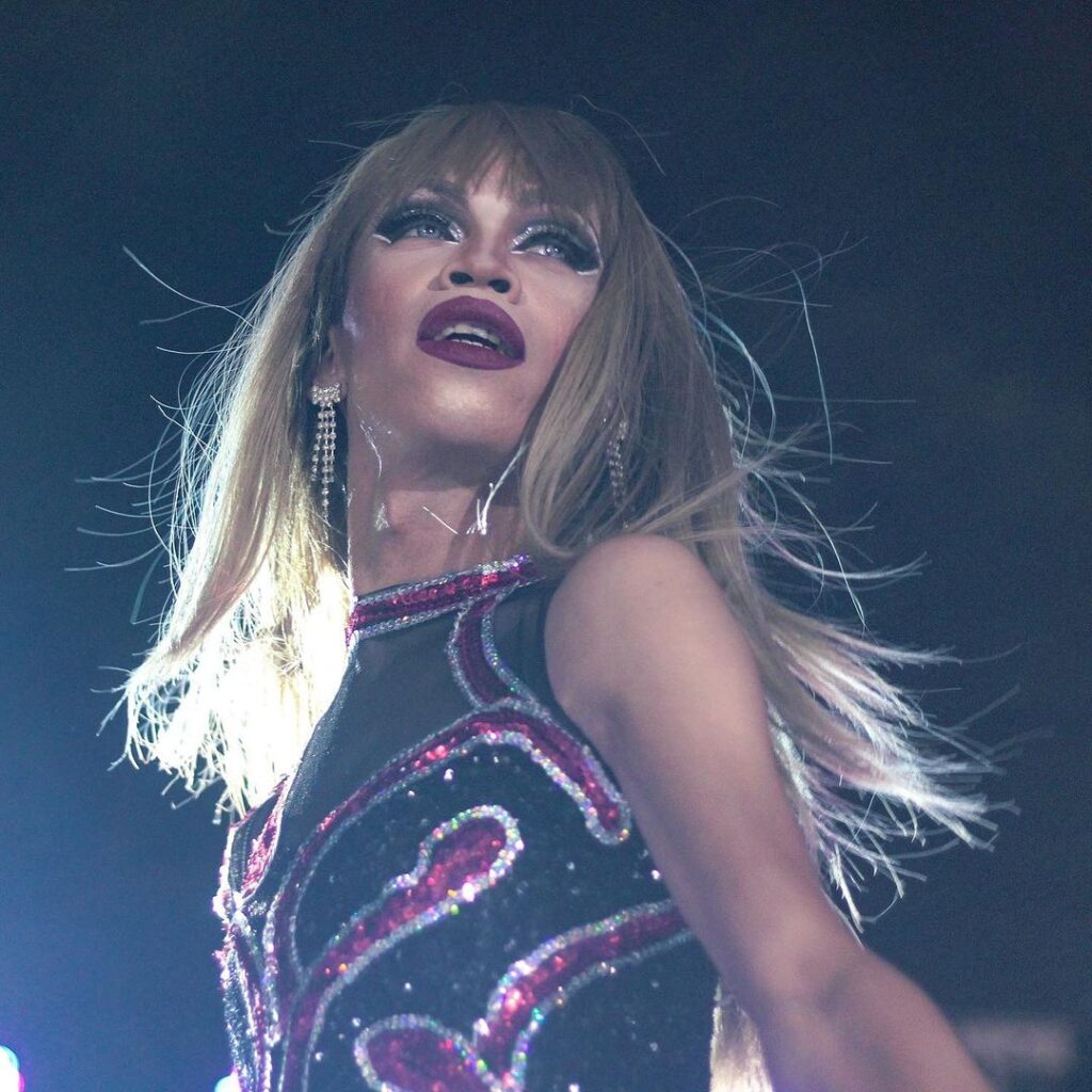 Taylor Sheesh as Taylor Swift in a live public event.
